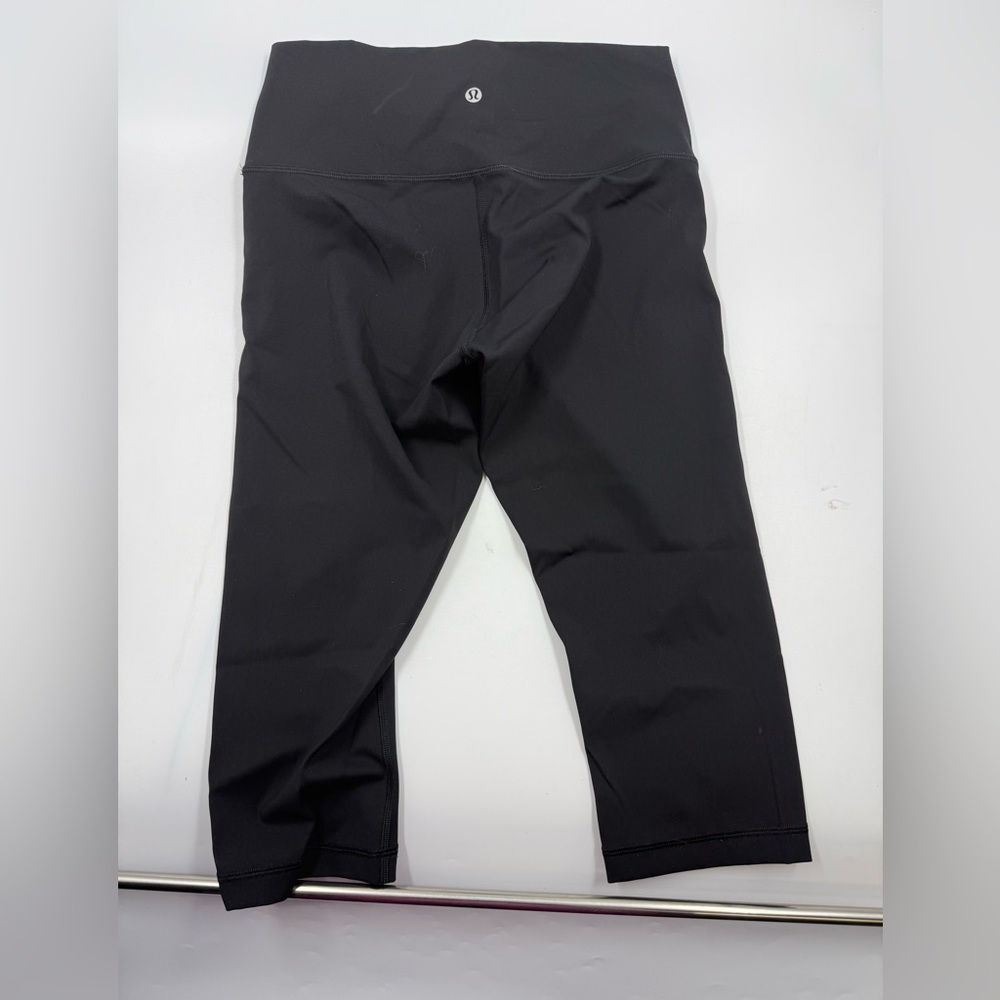 Lululemon Cropped Capris Leggings Woman Black Size 8 - Picture 2 of 2